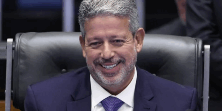 Lira admite votação da reforma do IR para depois do recesso parlamentar