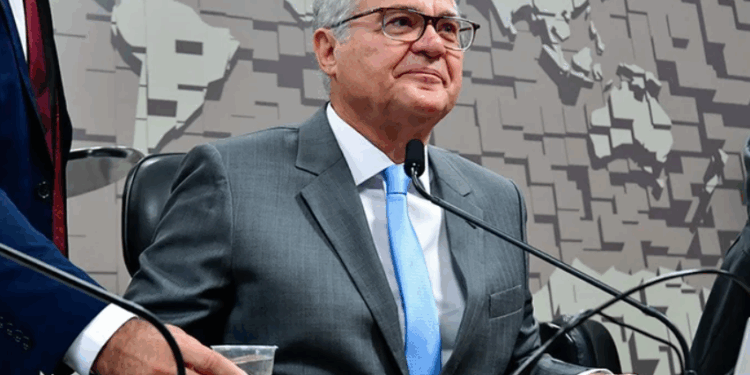 Renan Calheiros fala em “esquizofrenia tributária” após tarifa de Trump