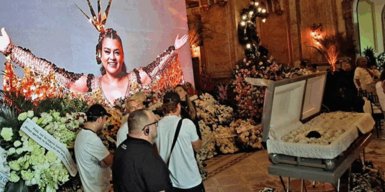 Fãs, famosos e familiares se despedem de Preta Gil em velório no Rio de Janeiro