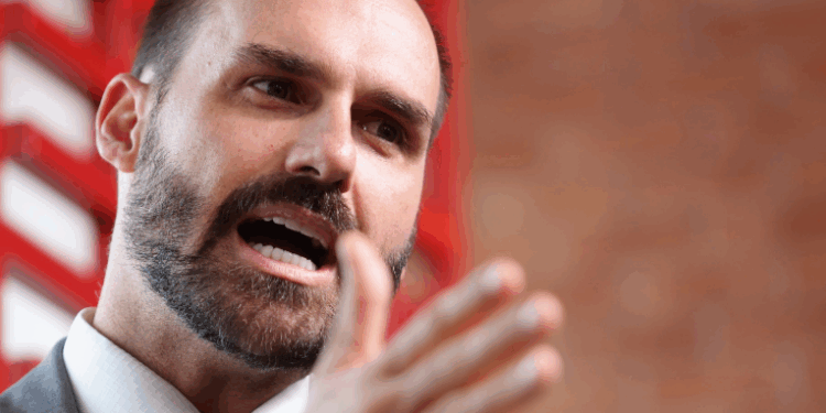 Após reclamar de Tarcísio, Eduardo Bolsonaro critica Ratinho Jr.