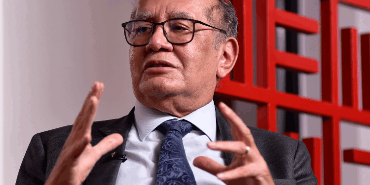 Gilmar Mendes defende Moraes no X e é ameaçado por Paulo Figueiredo