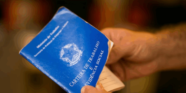 IBGE: desemprego cai para 5,8% em junho e registra mínima histórica