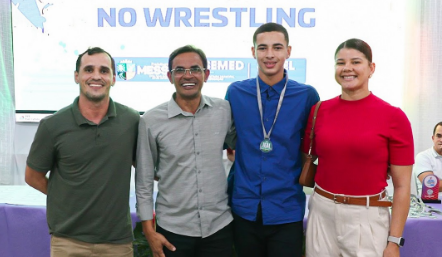 Prefeito Marcos Silva celebra premiações de estudantes de Messias em noite de reconhecimento educacional