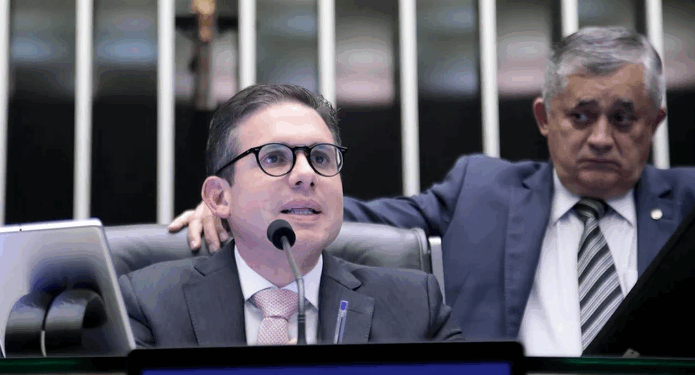 Hugo Motta proíbe sessão em comissões que homenageariam Bolsonaro