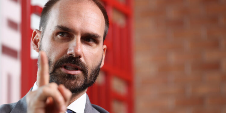 Eduardo Bolsonaro faz três exigências após ataques de Trump a Moraes e Lula