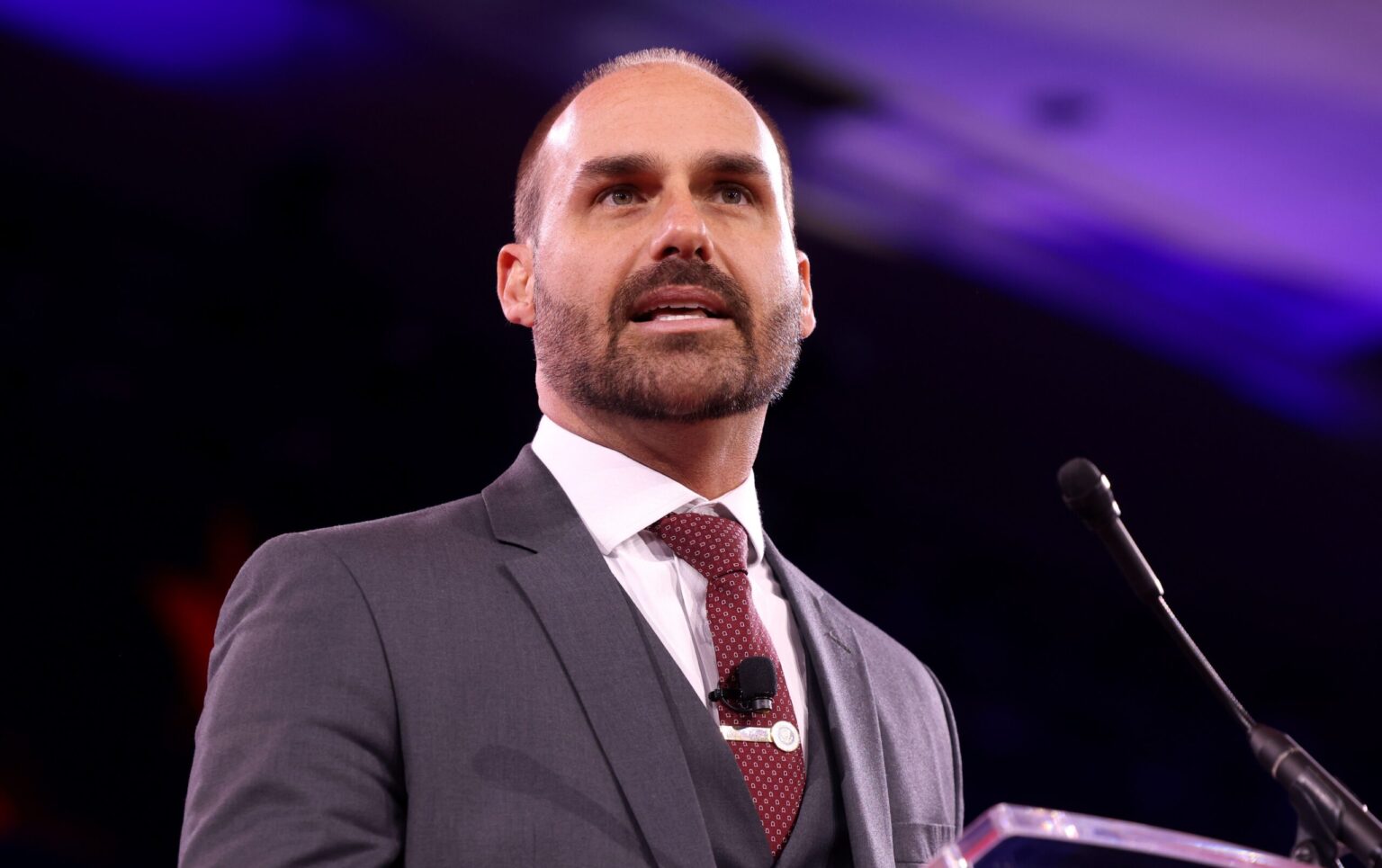 Eduardo Bolsonaro rebate com críticas declaração de Tarcísio sobre tarifas