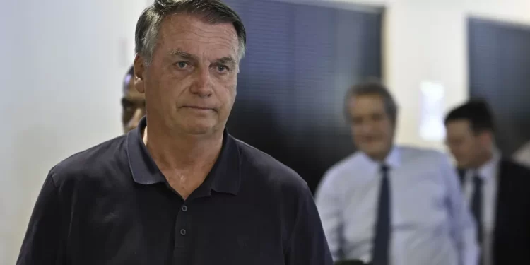 Defesa de Bolsonaro nega que ele tenha violado proibição de usar redes sociais