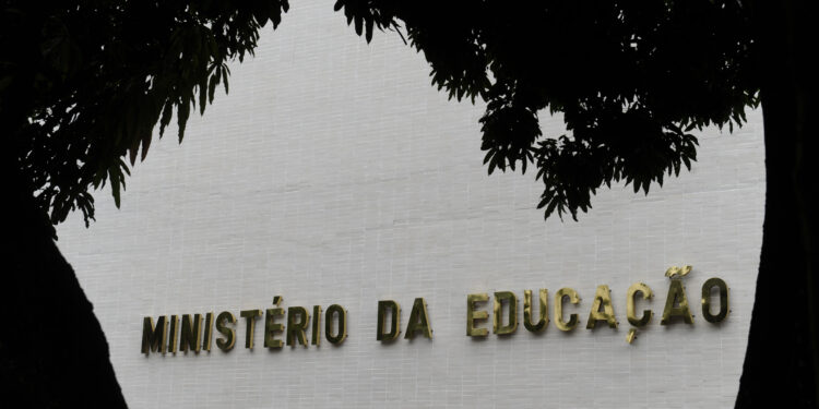 Ex-alunos receberão indenização após condenação de faculdades por cursos irregulares em Alagoas