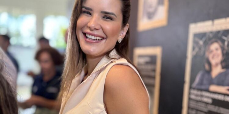 Prefeita Ceci prestigia lançamento do VLT em Arapiraca e reforça compromisso com o desenvolvimento regional