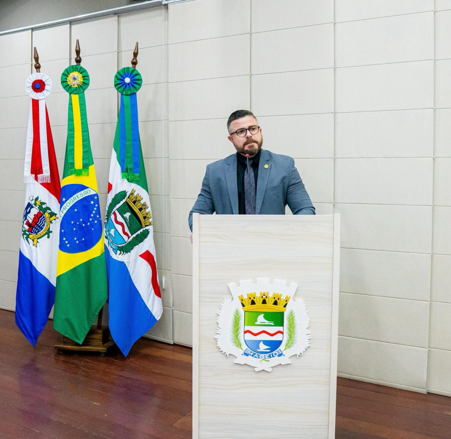 Após reivindicações do vereador Delegado Thiago Prado, barracos da Praça Sinimbu são removidos