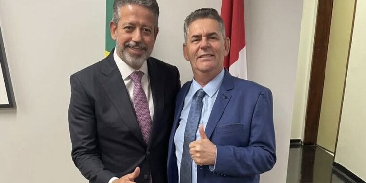 Prefeito de Ibateguara se reúne com Arthur Lira em busca de investimentos para o município