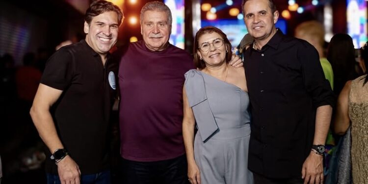 Isnaldo Bulhões participa das comemorações pelos 63 anos de emancipação de Carneiros (AL)