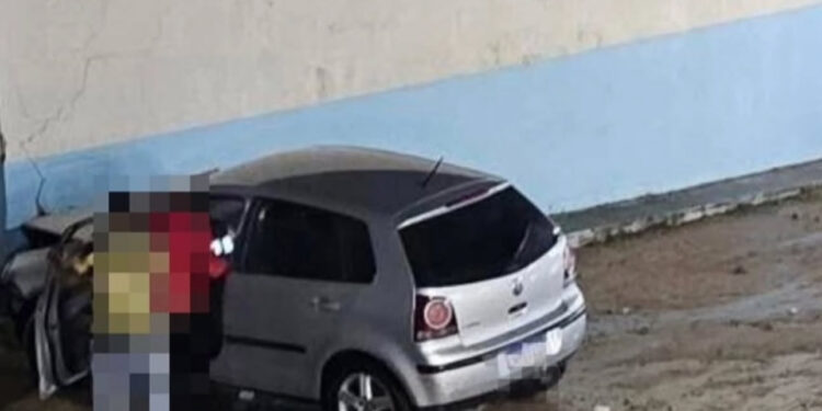 Carro invade muro de cemitério em Inhapi e assusta moradores durante a madrugada