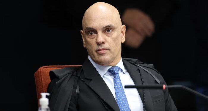 STF aponta tentativa de interferência de Eduardo Bolsonaro em processo contra Jair Bolsonaro