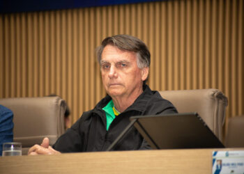 Advogados de Bolsonaro criticam operação da PF e aguardam decisão judicial