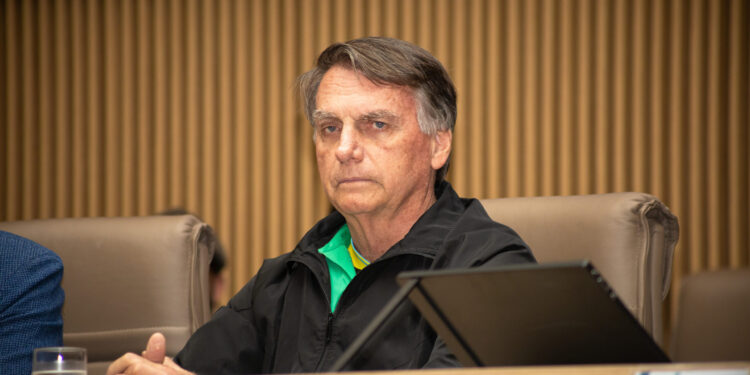 Advogados de Bolsonaro criticam operação da PF e aguardam decisão judicial