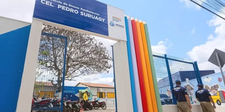 Pai invade escola e ameaça equipe após advertência ao filho em Arapiraca