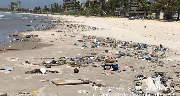 Chuvas elevam contaminação e deixam 23 trechos de praias impróprios para banho em Alagoas, aponta IMA