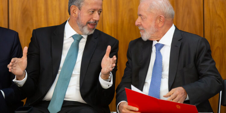 Lira solicita adiamento ao Planalto antes de decisão de Lula sobre vaga no STJ