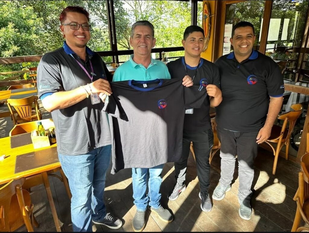 Ibateguara fortalece educação integral e apresenta novo fardamento para professores