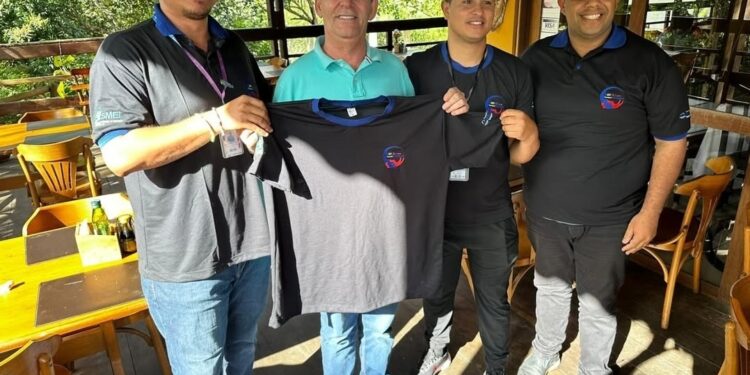 Ibateguara fortalece educação integral e apresenta novo fardamento para professores