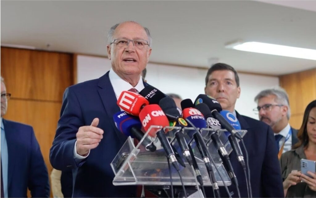 Alckmin envia carta ao governo dos EUA e manifesta “indignação” com tarifaço de Trump