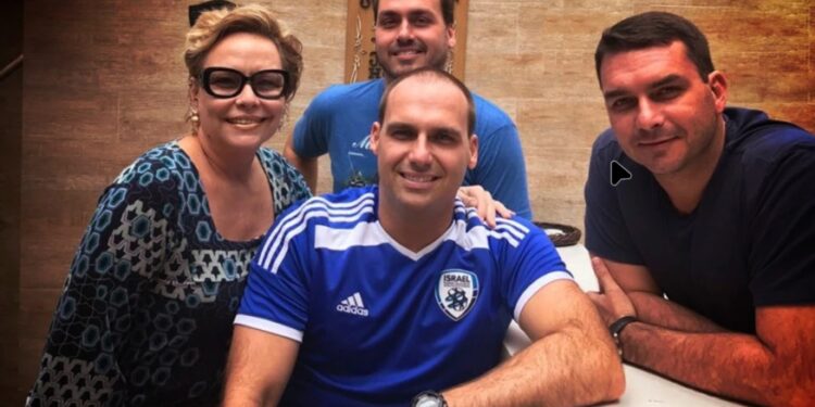 Rogeria Bolsonaro publica carta aberta a filhos: “Deus os abençoe”