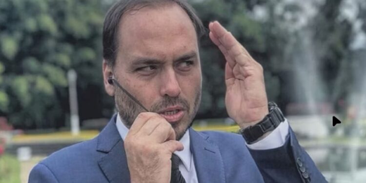 Carlos Bolsonaro se manifesta sobre PF divulgar imagens de operação