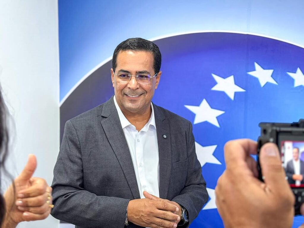 Prefeito de Feliz Deserto realiza visita a 8 obras do município