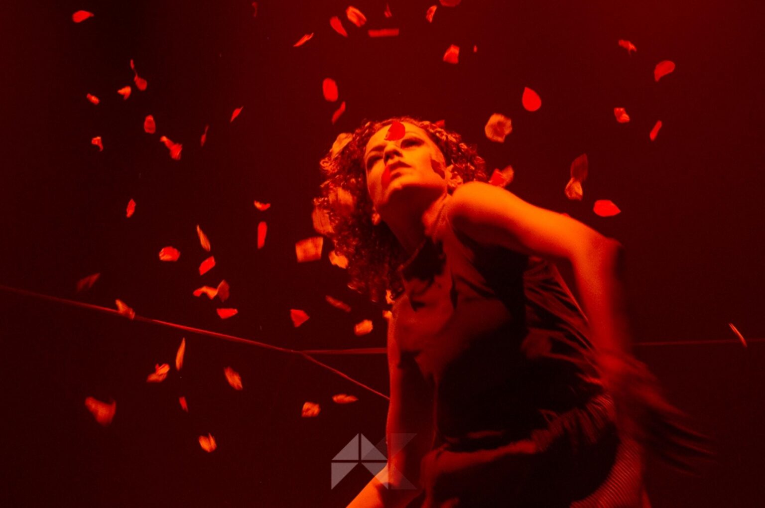 Artista alagoana leva representação brasileira a espetáculo internacional sobre a força das mulheres latino-americanas