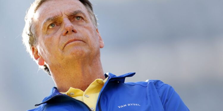 Bolsonaro se manifesta sobre taxação de Trump contra o Brasil