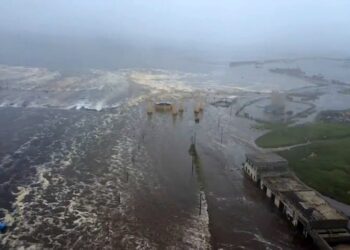 Tsunami começa a atingir regiões costeiras dos Estados Unidos