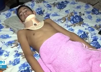 Estudante vítima de acidente com janela na escola volta a caminhar após oito meses