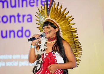 Confusão na Câmara: Deputada do PSOL e Kataguiri trocam provocações e sessão é interrompida