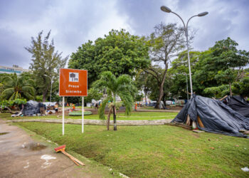 Prefeitura de Maceió retira famílias em situação de rua da Praça Sinimbu