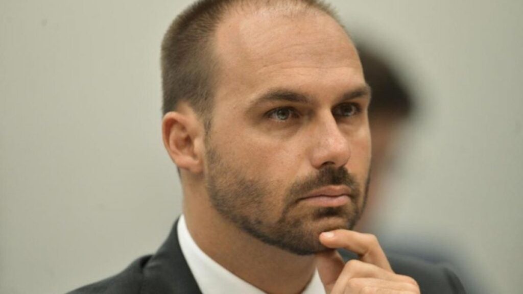 STF publica edital com notificação de Eduardo Bolsonaro sobre denúncia