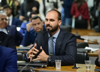 Em resposta a Temer, Eduardo Bolsonaro exige anistia para iniciar diálogo