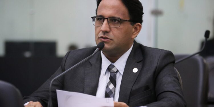 Deputado Mesaque Padilha consolida mandato com leis relevantes e ações concretas para Alagoas