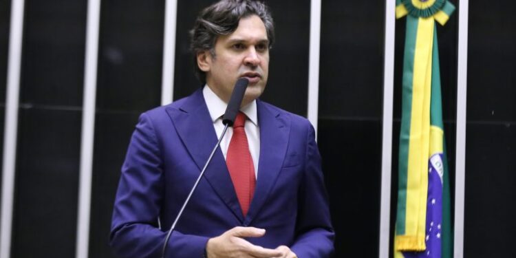 Isnaldo Bulhões comemora aprovação no Senado de projeto que cria Estratégia Nacional de Saúde