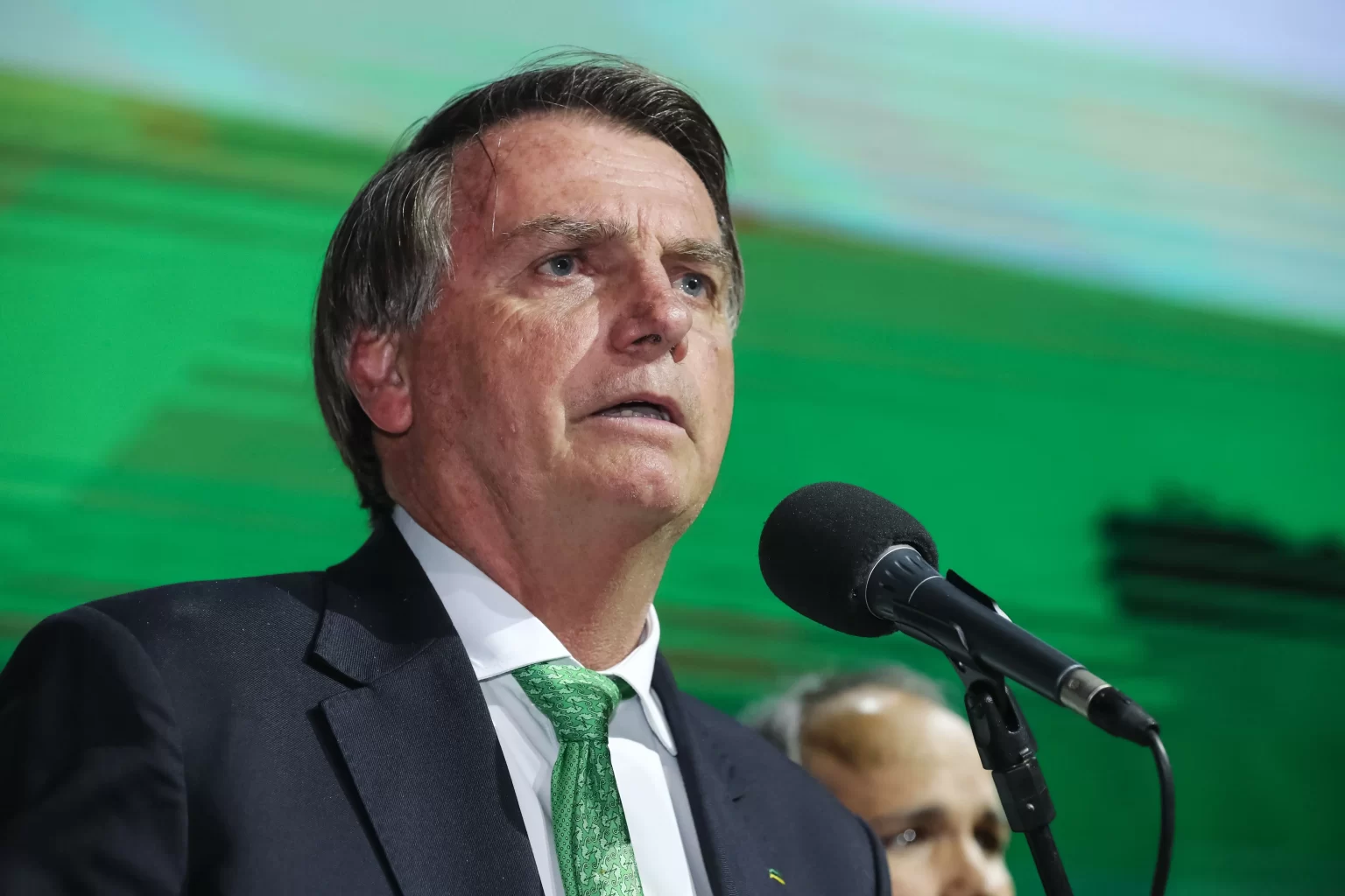 Jair Bolsonaro é alvo de operação da Polícia Federal e passará a usar tornozeleira eletrônica