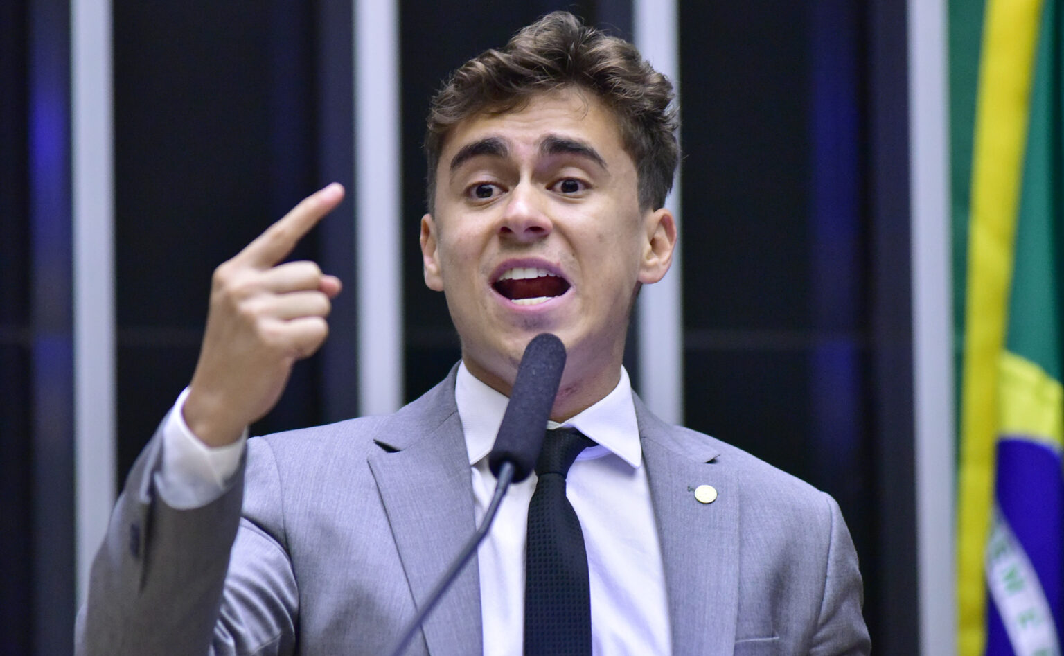 Nikolas Ferreira reage à sanção dos EUA e protocola impeachment contra Moraes