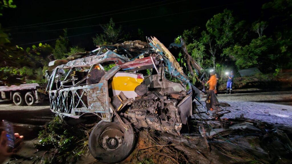 Tragédia na Serra de União dos Palmares: próxima fase da perícia começa após retirada do ônibus