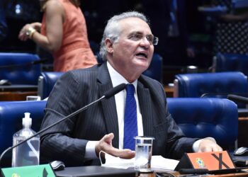 Renan Calheiros pede reparação financeira do Estado na negociação da Braskem