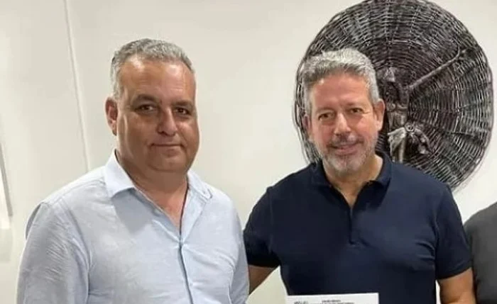 Alfredo Gaspar se aproxima de JHC e enfrenta resistência de Arthur Lira