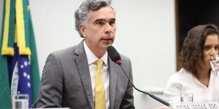PL de Rafael Brito sobre piso salarial para professores temporários pode ser votado no STF a qualquer momento