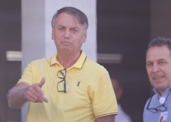 Jair Bolsonaro deixa Solar de Brasília rumo a hospital para exames