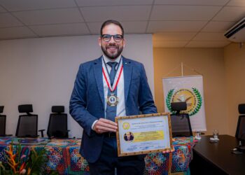 Secretário de Educação de Maceió recebe Comenda Desembargador James Magalhães: “Honra que divido com todos os profissionais da Educação”