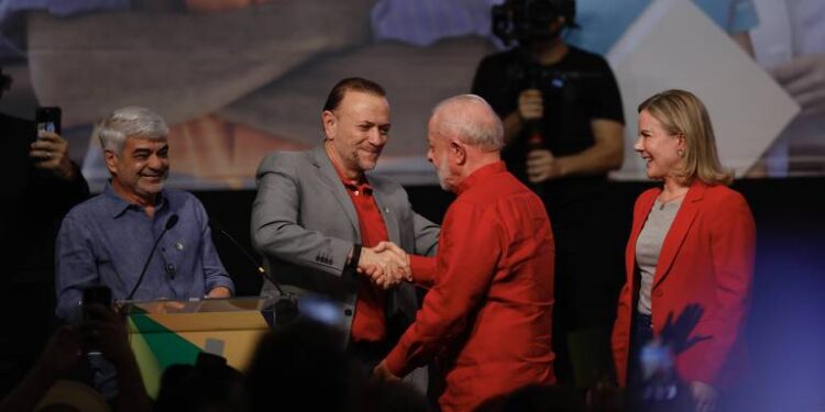 Edinho Silva assume comando do PT e afirma: “Não nascerá outro Lula”