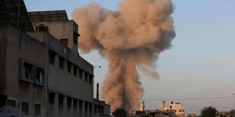 Jornalista da Reuters é vítima em ataque israelense que deixa 15 mortos em Gaza