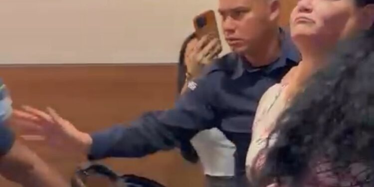 Polícia descarta tentativa de rapto e mulher é autuada por stalking após perseguir família com criança em shopping de Maceió